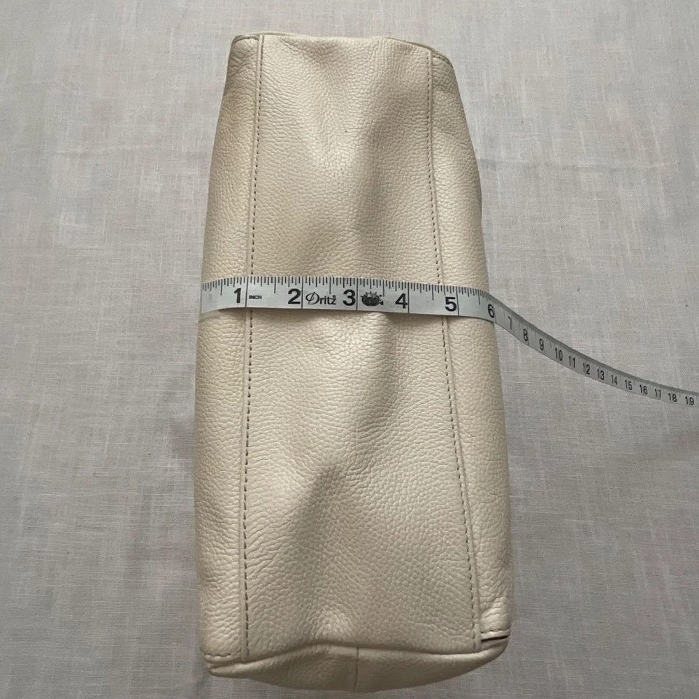 NWT Michael Kors Evie Light Cream Leather Hobo Shoulder Bag NEW